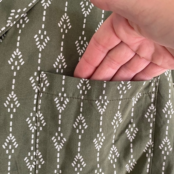 Jachs Girlfriend green and white short sleeve blouse size M 100% Rayon - Picture 9 of 9